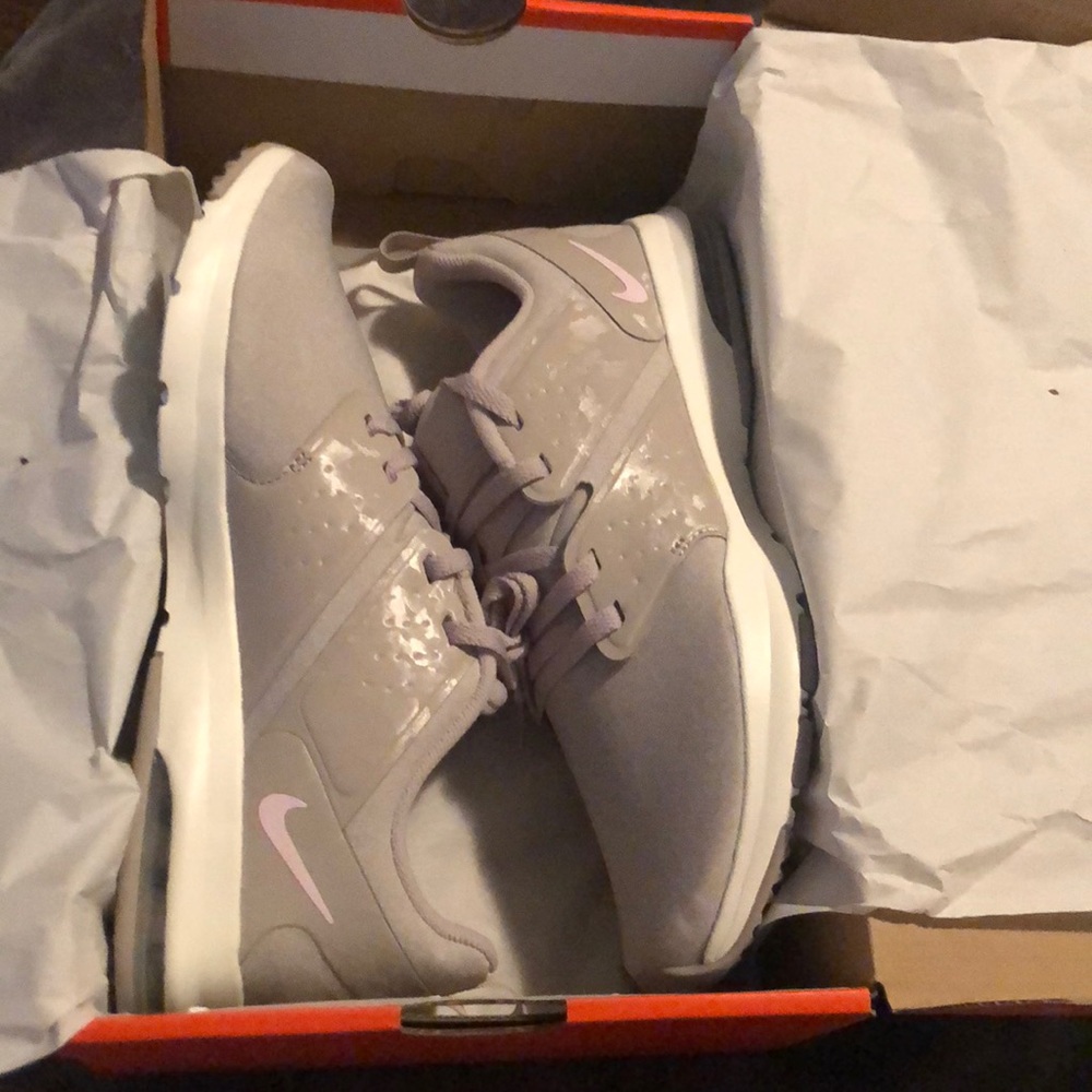 New Nike Aid Bella TR